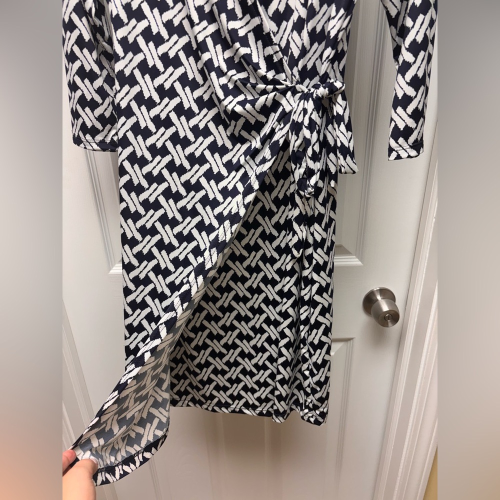 Gilli Navy & White Geometric Print Faux Wrap Dress | Size LP - Picture 4 of 6